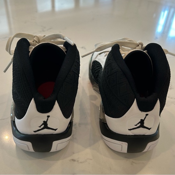 Jordan Kids’ Grade School Air Jordan Basketball Shoes - Picture 3 of 7